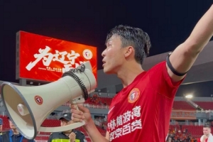 最終，遼寧鐵人楠波灣主場1-5不敵山東泰山，終結了此前的三連勝-6l