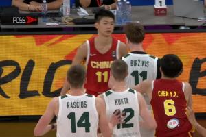 媒體人：中國U17男籃把立陶宛打急眼了 後者很上頭 又是夾臂&推人