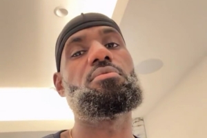 世界杯時間！詹姆斯曬自拍為美國男足vs比利時之戰加油