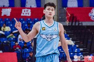 直播吧：青島隊與王睿澤就多年續約達成一致 他上賽季場均10.6分