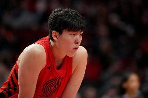 媒體人：楊瀚森不是不能搶好籃板球 是態度問題 再不進步會被淘汰-1x