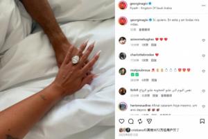 小巧思！C羅8月12日官宣結婚，去年8月12日喬治娜在社媒宣布訂婚