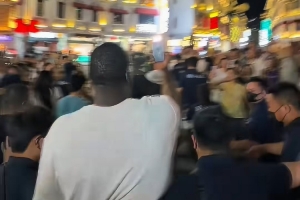 身邊全是球迷舉著手機！追夢格林汕頭街頭City Walk 打卡知名景點