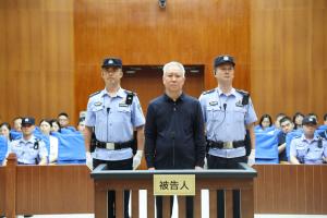 一審被判無期！許家印庭審圖曝光，67歲許家印頭發、眉毛全白！